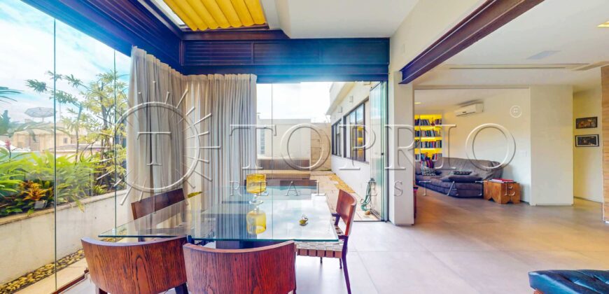 Cobertura à venda em Copacabana Posto 6 – 130 m², reformada, com jacuzzi e vaga
