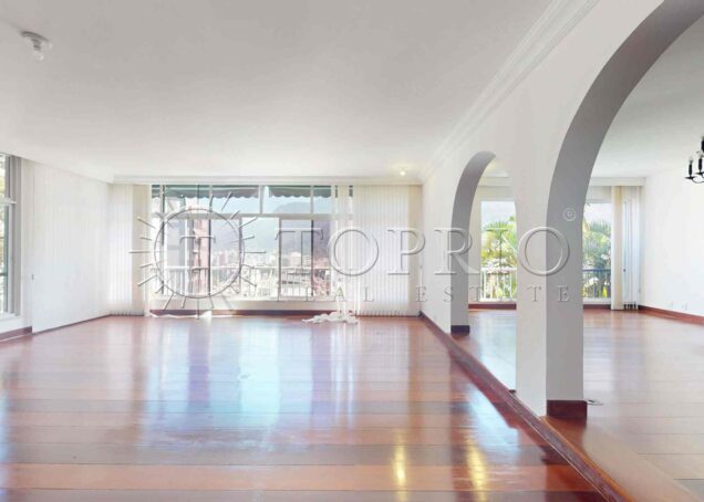 Casa Pentaplex de 558m² no Jardim Botânico com Vista para o Cristo Redentor e Elevador Privativo