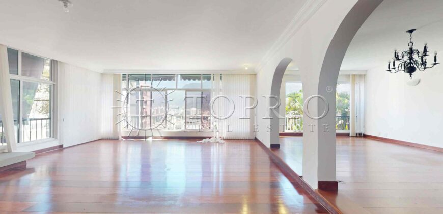 Casa Pentaplex de 558m² no Jardim Botânico com Vista para o Cristo Redentor e Elevador Privativo