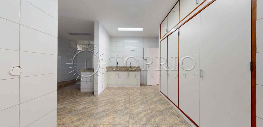 Casa Pentaplex de 558m² no Jardim Botânico com Vista para o Cristo Redentor e Elevador Privativo
