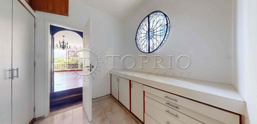 Casa Pentaplex de 558m² no Jardim Botânico com Vista para o Cristo Redentor e Elevador Privativo