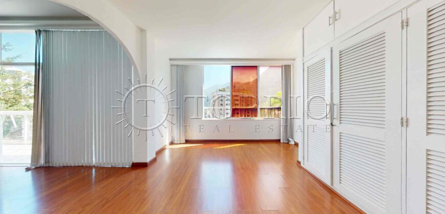 Casa Pentaplex de 558m² no Jardim Botânico com Vista para o Cristo Redentor e Elevador Privativo