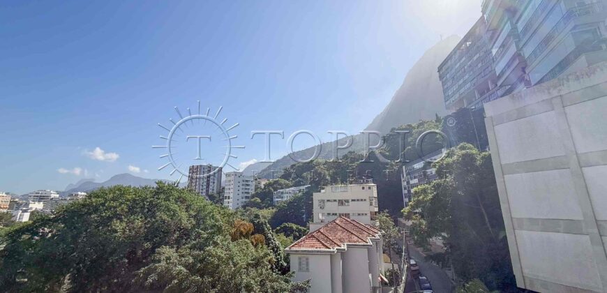 Apartamento de 91 m² à venda no Jardim Botânico, reformado e com vista para o Cristo Redentor