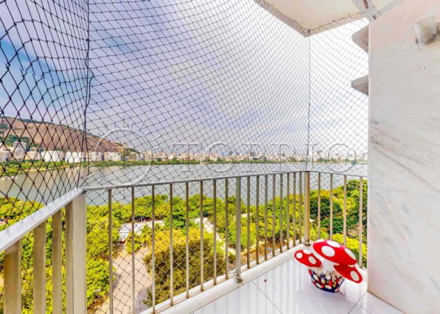 Apartamento de 117 m² à venda na Lagoa Rodrigo de Freitas com vista panorâmica e sol da manhã