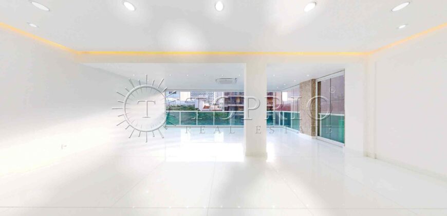Apartamento de 169 m² à venda no Leblon, reformado e na quadra da praia