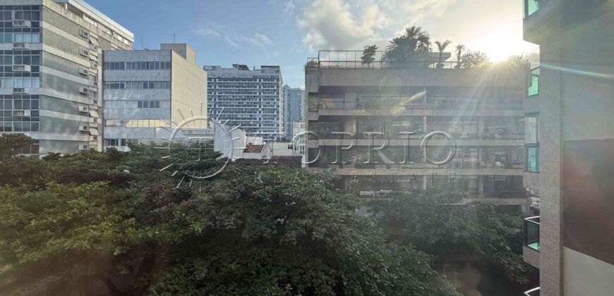 Apartamento de 169 m² à venda no Leblon, reformado e na quadra da praia