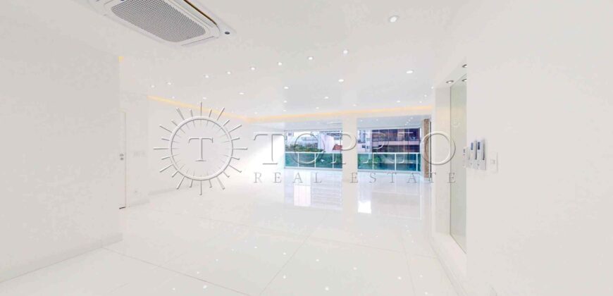 Apartamento de 169 m² à venda no Leblon, reformado e na quadra da praia