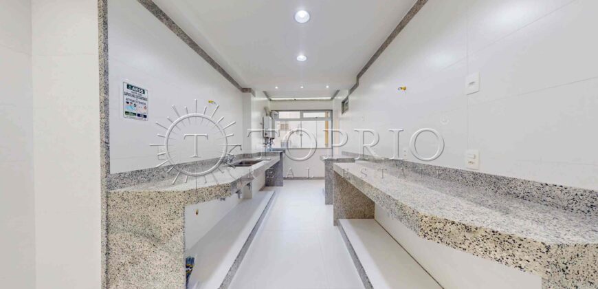 Apartamento de 169 m² à venda no Leblon, reformado e na quadra da praia