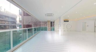 Apartamento de 169 m² à venda no Leblon, reformado e na quadra da praia