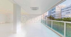 Apartamento de 169 m² à venda no Leblon, reformado e na quadra da praia
