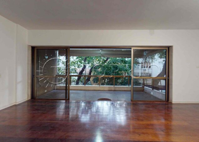 Apartamento de 130 m² à venda em Ipanema, silencioso e com excelente potencial de modernização