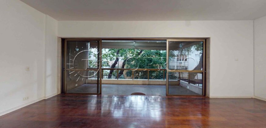 Apartamento de 130 m² à venda em Ipanema, silencioso e com excelente potencial de modernização