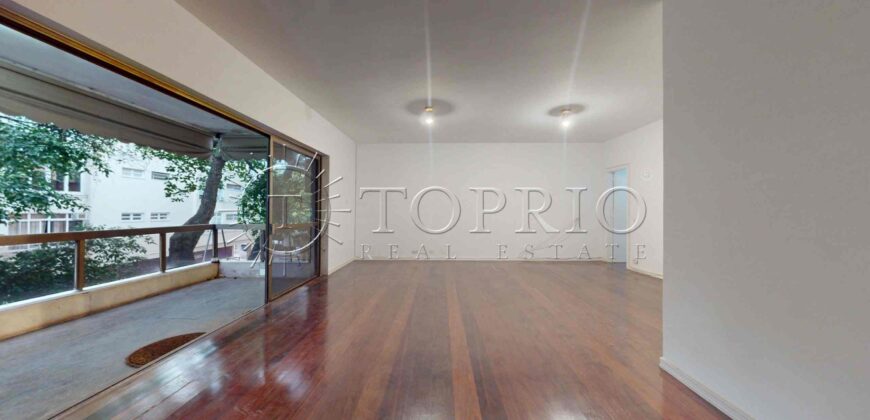 Apartamento de 130 m² à venda em Ipanema, silencioso e com excelente potencial de modernização