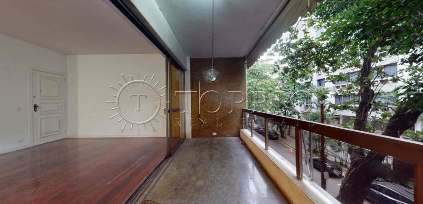 Apartamento de 130 m² à venda em Ipanema, silencioso e com excelente potencial de modernização
