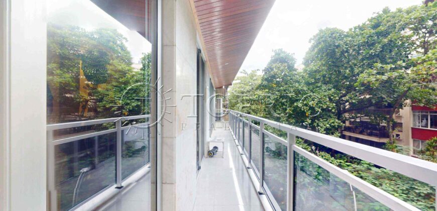 Apartamento de 192 m² à venda em Ipanema na Rua Redentor, reformado e no quadrilátero do charme