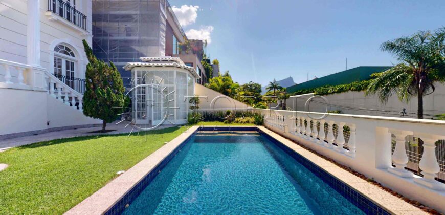Casa Triplex de Luxo à Venda no Jardim Pernambuco, Leblon – 506m², 5 Quartos, Piscina e Elevador Interno