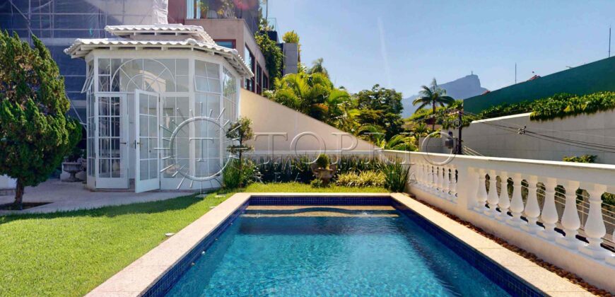 Casa Triplex de Luxo à Venda no Jardim Pernambuco, Leblon – 506m², 5 Quartos, Piscina e Elevador Interno