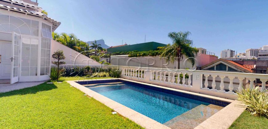 Casa Triplex de Luxo à Venda no Jardim Pernambuco, Leblon – 506m², 5 Quartos, Piscina e Elevador Interno