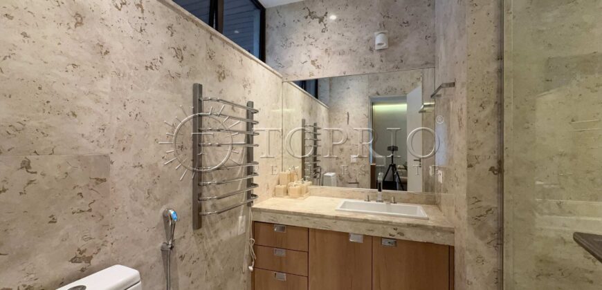 Apartamento de Luxo à Venda em Copacabana – 371 m², 4 Suítes, Frente Mar e Vista para o Forte de Copacabana