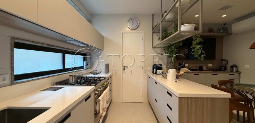 Apartamento de Luxo à Venda em Copacabana – 371 m², 4 Suítes, Frente Mar e Vista para o Forte de Copacabana