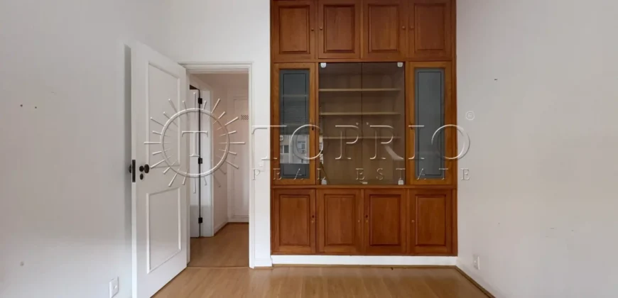 Apartamento à Venda em Ipanema com 157 m², 3 Quartos, 2 Vagas e Sol da Manhã