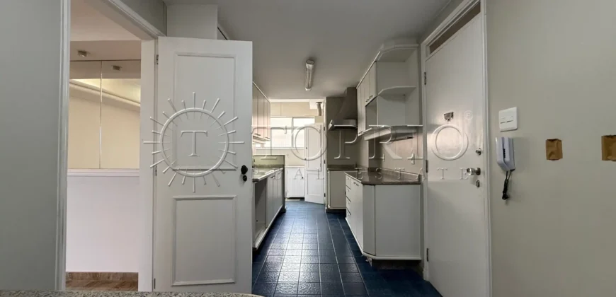 Apartamento à Venda em Ipanema com 157 m², 3 Quartos, 2 Vagas e Sol da Manhã