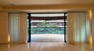 Apartamento à Venda no Leblon com 209 m², Varandão e 3 Vagas
