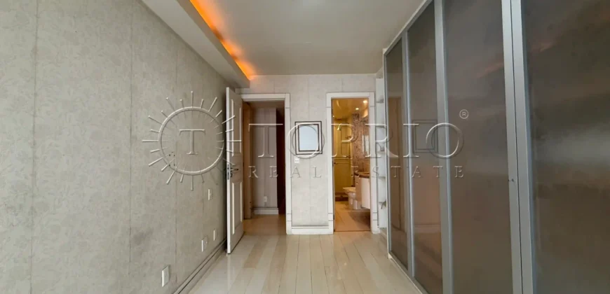 Apartamento à Venda no Leblon com 209 m², Varandão e 3 Vagas