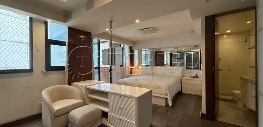 Apartamento à Venda no Leblon com 209 m², Varandão e 3 Vagas
