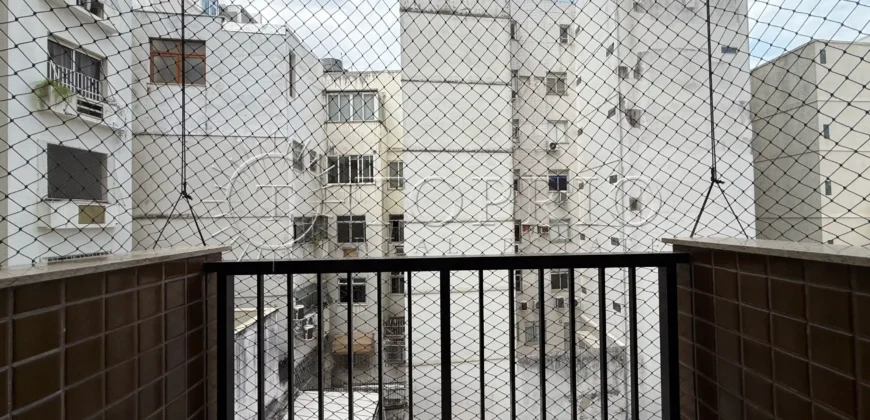 Apartamento à Venda no Leblon com 209 m², Varandão e 3 Vagas