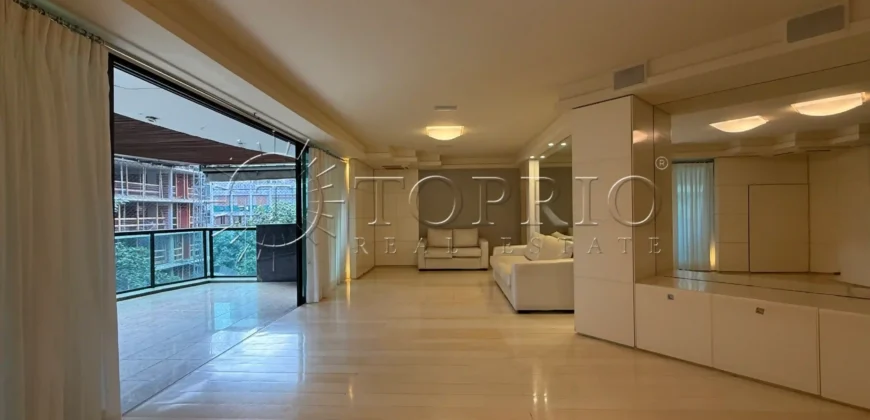Apartamento à Venda no Leblon com 209 m², Varandão e 3 Vagas