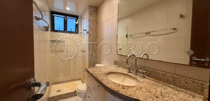 Apartamento à Venda no Leblon com 209 m², Varandão e 3 Vagas