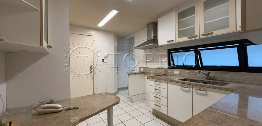 Apartamento à Venda no Leblon com 209 m², Varandão e 3 Vagas