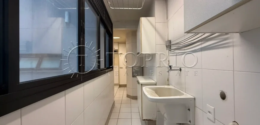 Apartamento à Venda no Leblon com 209 m², Varandão e 3 Vagas