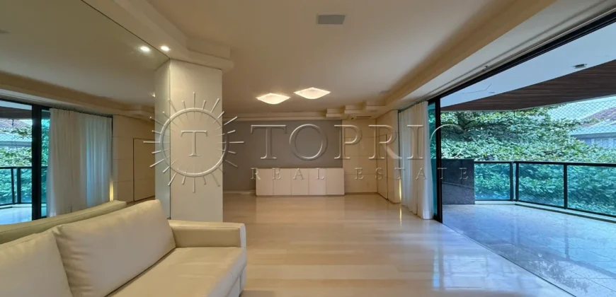 Apartamento à Venda no Leblon com 209 m², Varandão e 3 Vagas