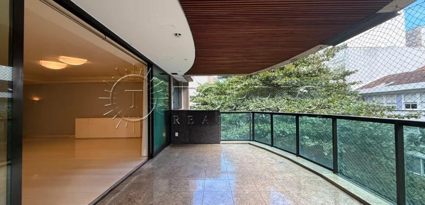 Apartamento à Venda no Leblon com 209 m², Varandão e 3 Vagas