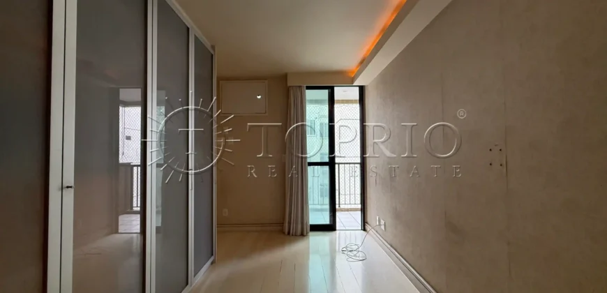 Apartamento à Venda no Leblon com 209 m², Varandão e 3 Vagas