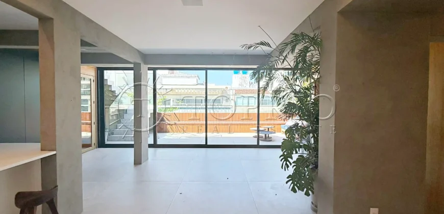 Cobertura triplex de 264 m² no Leblon com piscina e vista para o Morro Dois Irmãos