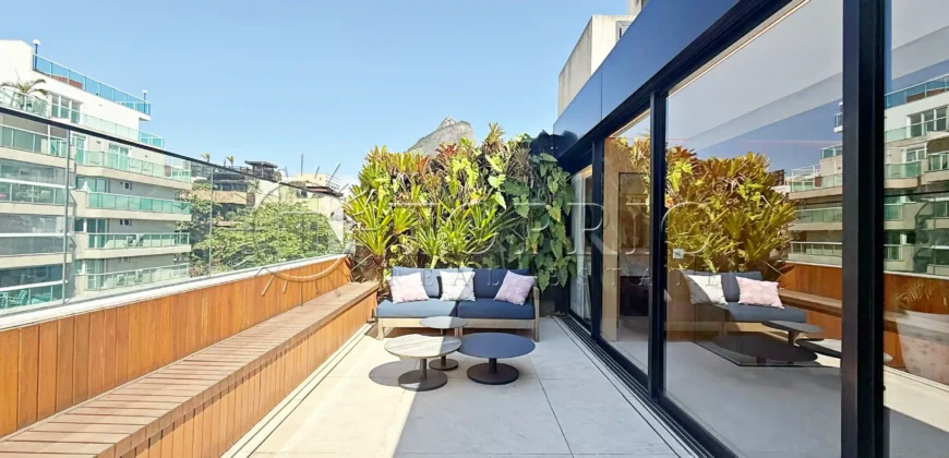 Cobertura triplex de 264 m² no Leblon com piscina e vista para o Morro Dois Irmãos