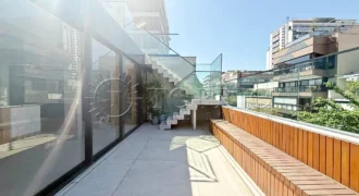 Cobertura triplex de 264 m² no Leblon com piscina e vista para o Morro Dois Irmãos