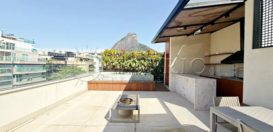 Cobertura triplex de 264 m² no Leblon com piscina e vista para o Morro Dois Irmãos