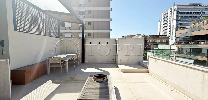 Cobertura triplex de 264 m² no Leblon com piscina e vista para o Morro Dois Irmãos