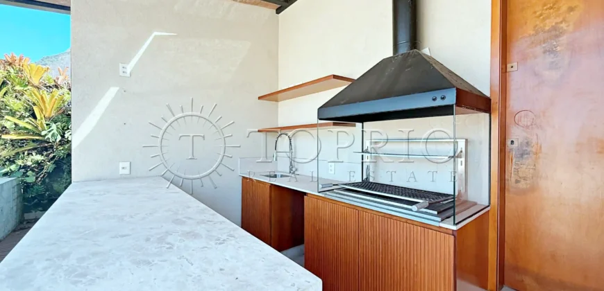 Cobertura triplex de 264 m² no Leblon com piscina e vista para o Morro Dois Irmãos