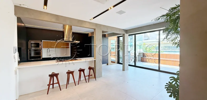 Cobertura triplex de 264 m² no Leblon com piscina e vista para o Morro Dois Irmãos