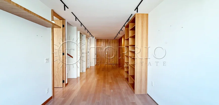 Cobertura triplex de 264 m² no Leblon com piscina e vista para o Morro Dois Irmãos