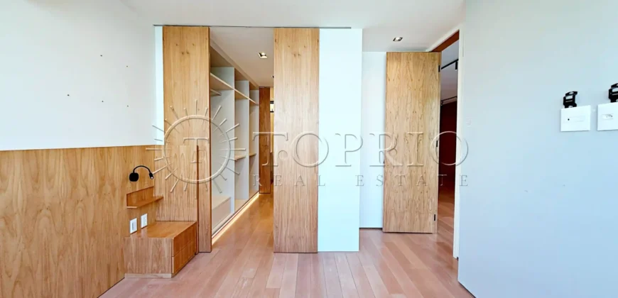Cobertura triplex de 264 m² no Leblon com piscina e vista para o Morro Dois Irmãos
