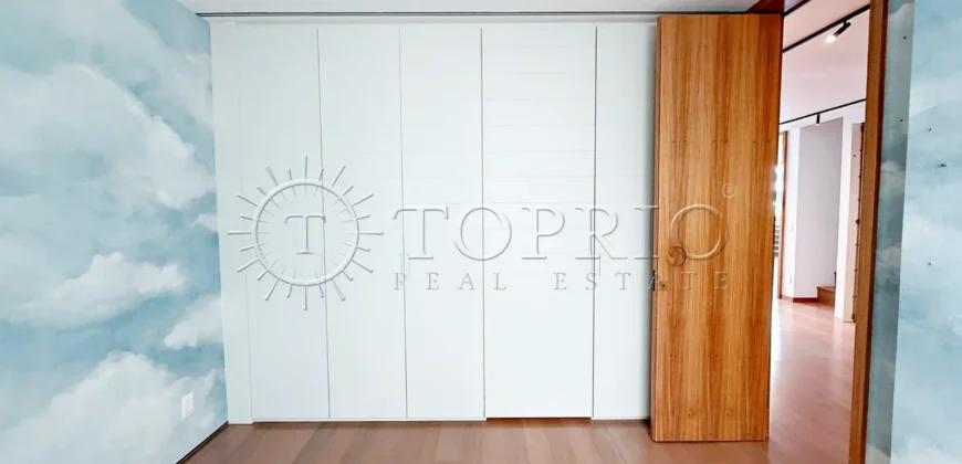 Cobertura triplex de 264 m² no Leblon com piscina e vista para o Morro Dois Irmãos
