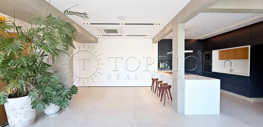 Cobertura triplex de 264 m² no Leblon com piscina e vista para o Morro Dois Irmãos